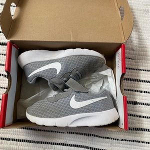 Nike Toddler Tanjun Sneakers